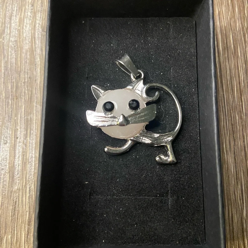 Silver Plated Rose Quartz Cat Pendant